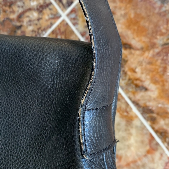 Vintage Burberry Pebbled Leather Horn Toggle Shoulder Bag in Black - Picture 11 of 16